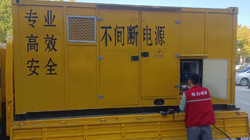 沿滩柴油发电机组和UPS电源配合使用时，如何避免切换过程中的电力中断？